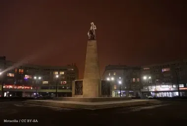 Nowy asfalt i drugi lewoskręt. Na Dołach ruszają roboty, które odciążą przejazd